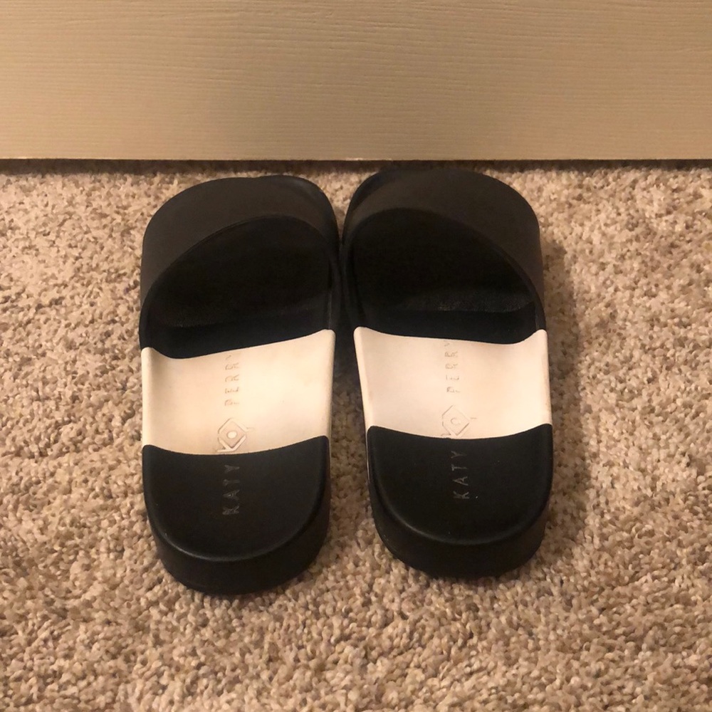 Katy Perry Slides - Picture 3 of 4